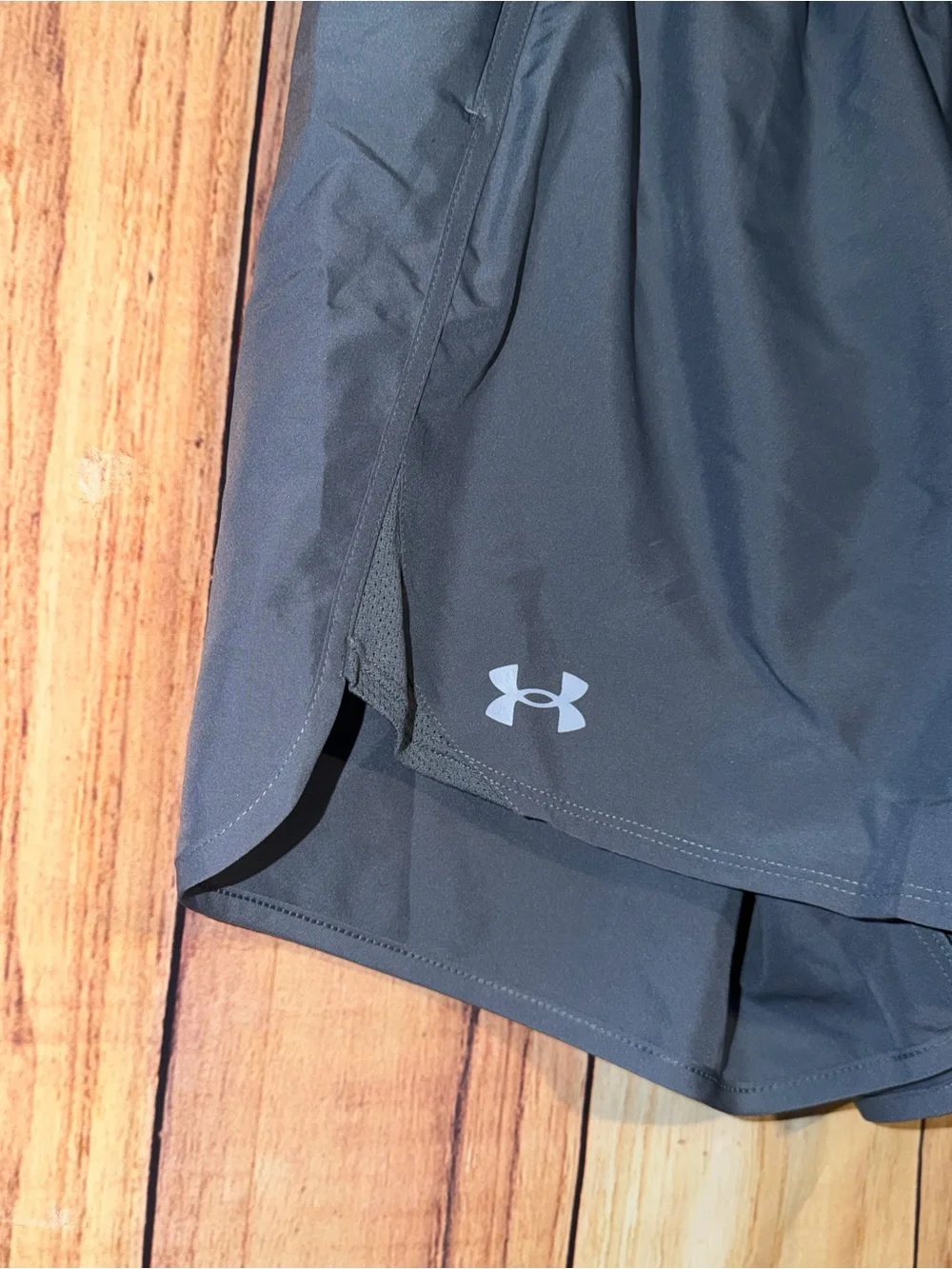 Under Armour Woman’s Size Medium Gray Shorts NWT Milage 5” Loose Lined Pocket
